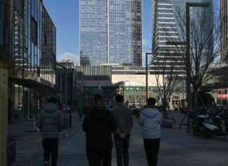 China’s Finance and Property Sectors Experience Workforce Reductions chinas-finance-and-property-sectors-experience-workforce-reductions