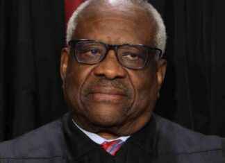 Senate Democrats Criticize Clarence Thomas’ Unprecedented Acceptance of Gifts senate-democrats-criticize-clarence-thomas-unprecedented-acceptance-of-gifts