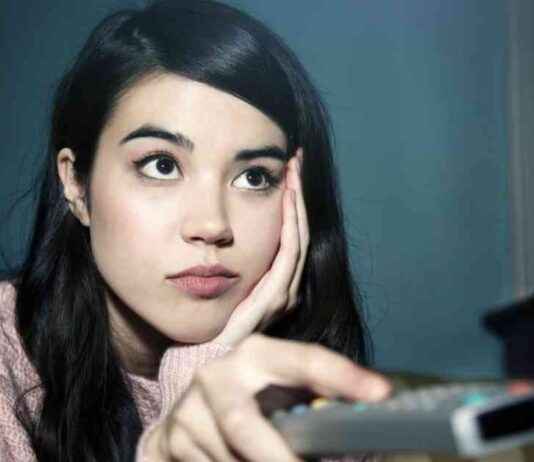 Study Finds People Waste 110 Hours Yearly on Choosing What to Watch study-finds-people-waste-110-hours-yearly-on-choosing-what-to-watch