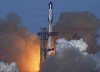 FAA Grounds SpaceX’s Starship Following Midflight Explosion, Reports Property Damage faa-grounds-spacexs-starship-following-midflight-explosion-reports-property-damage