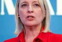 Julie Sweet, CEO of Accenture, Encourages New Hires to Share Recent Learnings julie-sweet-ceo-of-accenture-encourages-new-hires-to-share-recent-learnings