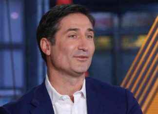 Starbucks Earnings Beat Estimates Despite Decline in Same-Store Sales starbucks-earnings-beat-estimates-despite-decline-in-same-store-sales