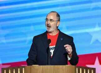 Auto Union Leader Unexpectedly Supports Trump on Tariffs auto-union-leader-unexpectedly-supports-trump-on-tariffs