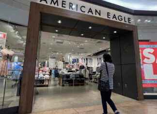 American Eagle Stock Drops 17% After Withdrawing Guidance and Writing Off $75M Inventory american-eagle-stock-drops-17-after-withdrawing-guidance-and-writing-off-75m-nventory