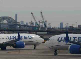 United Airlines Reduces Newark Flights Due to FAA and Tech Issues united-airlines-reduces-newark-flights-due-to-faa-and-tech-ssues