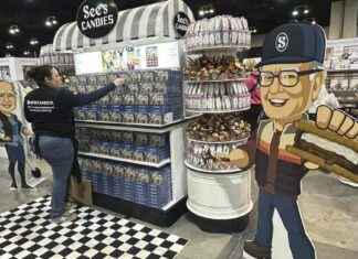 Warren Buffett Warns Trade War Will Hurt America warren-buffett-warns-trade-war-will-hurt-america