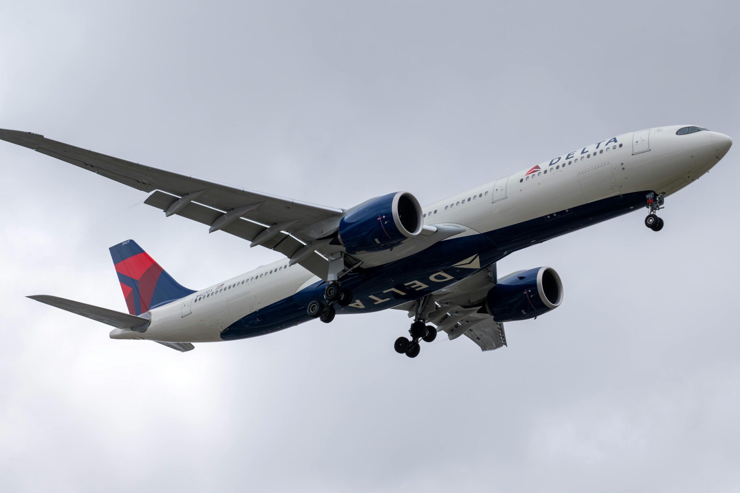 Delta Airlines, Delta Flight DL275, Flight DL275, Flight Diversions, Travel News, Airline Policies, LAX Diversion, Delta Flight DL275 Diverted LAX 6 Delta Flight DL275 diverted, DL275 LAX diversion, Delta emergency landing LAX, DL275 flight update, Delta diverted flight news, DL275 incident report, LAX airport flight diversion